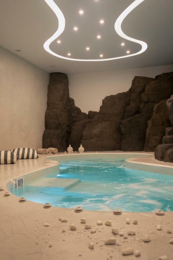 Acroterra Rosa Luxury & Hotel Akrotiri (Santorini)