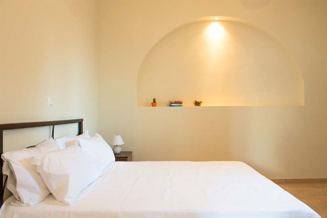 Moonlight Apartment Exo Katikies (Santorini)